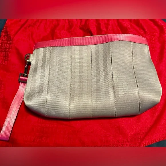 Harveys X Disney Couture Collection - Tinker Bell Clutch RARE LIMITED RELEASE - Picture 3 of 10